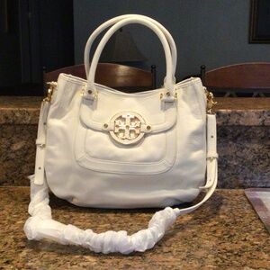 **TORY BURCH CREAM TOTE/SHOULDER HANDBAG   — $75 —